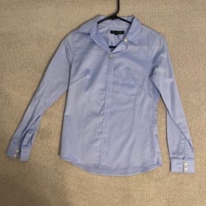 Light blue women’s button up shirt, in excellent condition!